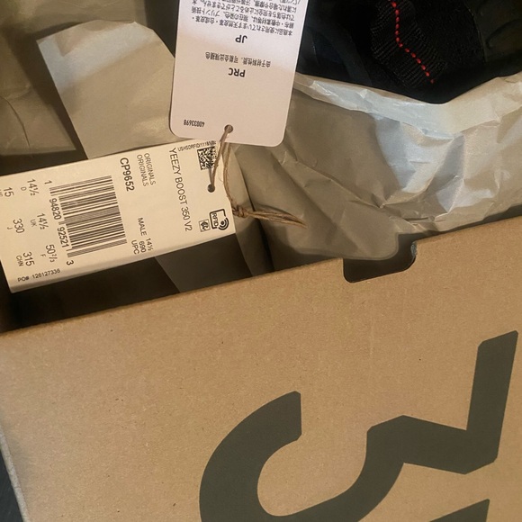 Yeezy Boost 350 V2 'Bred' - Picture 15 of 15